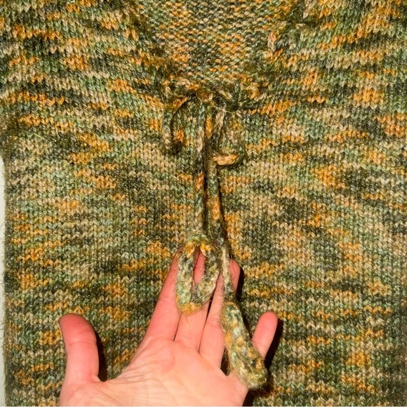 Green and Yellow European Hand-Knit Sweater Vest - size M - Picture 5 of 10